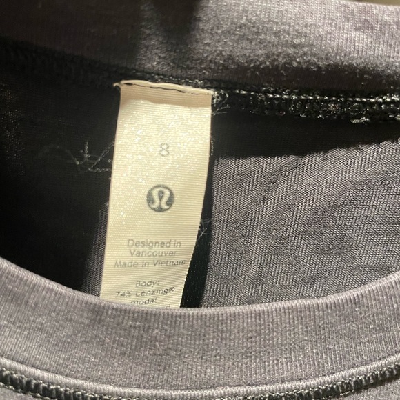 Long side slit (both sides) lululemon long tank - Picture 4 of 5